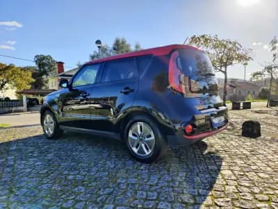 Sell Kia e-Soul 2018 - 11990 EUR, 153000 km - AUTO.MOTO.pt