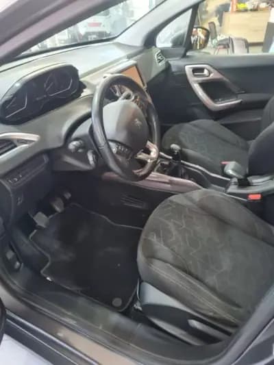 Vendo Peugeot 2008 2015 - 8900 EUR, 153000 km - AUTO.MOTO.pt