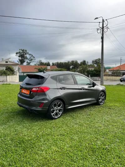 Vendo Ford Fiesta 2018 - 15800 EUR, 33218 km - AUTO.MOTO.pt