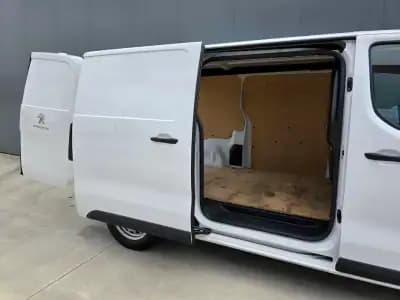 Sell Peugeot Expert 2024 - 21990 EUR, 21500 km - AUTO.MOTO.pt