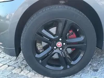 Sell Jaguar F-Pace 2016 - 30999 EUR, 144450 km - AUTO.MOTO.pt