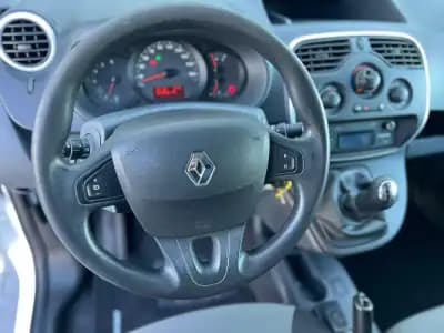 Vendo Renault Kangoo 2018 - 14500 EUR, 101052 km - AUTO.MOTO.pt