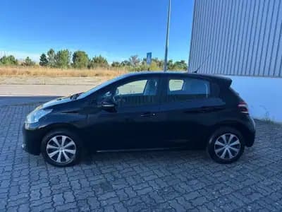 Vendo Peugeot 208 2013 - 10990 EUR, 129992 km - AUTO.MOTO.pt