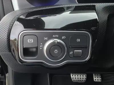 Vendo Mercedes-Benz CLA 180 2020 - 31990 EUR, 97000 km - AUTO.MOTO.pt