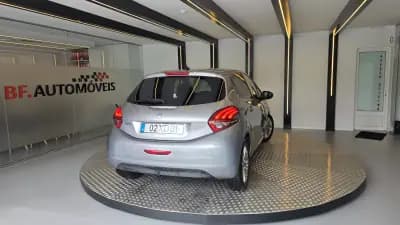 Sell Peugeot 208 2019 - 9900 EUR, 179951 km - AUTO.MOTO.pt