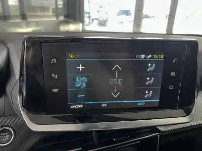 Vendo Peugeot e-2008 2022 - 21600 EUR, 30171 km - AUTO.MOTO.pt