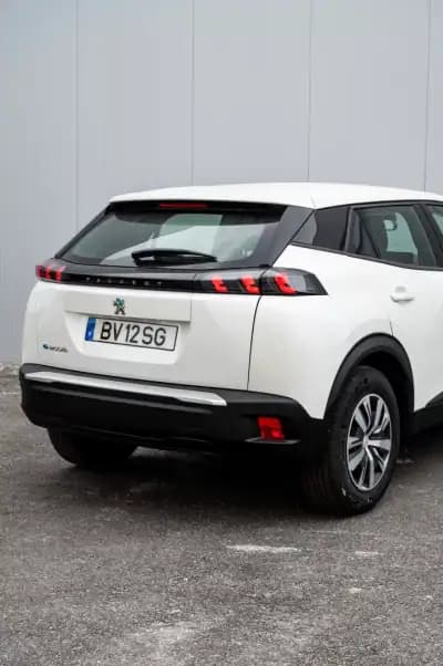 Vendo Peugeot e-2008 2021 - 19990 EUR, 13890 km - AUTO.MOTO.pt