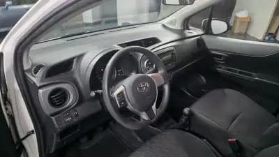 Vendo Toyota Yaris 2012 - 8490 EUR, 154000 km - AUTO.MOTO.pt