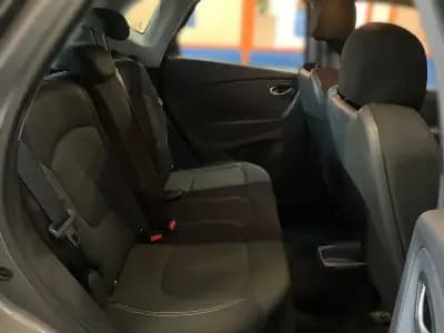 Vendo Renault Captur 2018 - 14995 EUR, 130700 km - AUTO.MOTO.pt