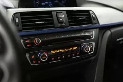 Vendo BMW 318 2015 - 20490 EUR, 163241 km - AUTO.MOTO.pt