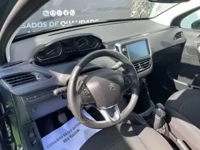 Vendo Peugeot 208 2017 - 8250 EUR, 130754 km - AUTO.MOTO.pt