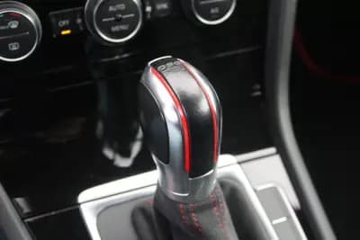 Vendo Volkswagen Golf 2017 - 33990 EUR, 55000 km - AUTO.MOTO.pt