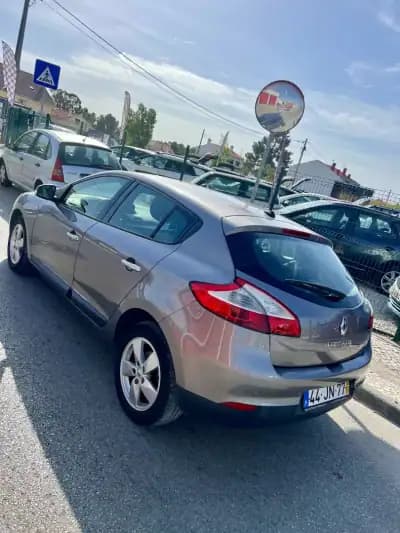 Vendo Renault Mégane 2010 - 7250 EUR, 285000 km - AUTO.MOTO.pt