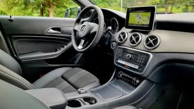 Vendo Mercedes-Benz CLA 200 2018 - 24900 EUR, 141000 km - AUTO.MOTO.pt