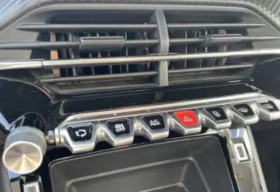 Vendo Peugeot e-208 2021 - 14500 EUR, 45000 km - AUTO.MOTO.pt