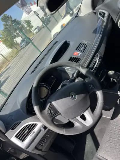 Sell Renault Mégane Break 2010 - 6999 EUR, 295000 km - AUTO.MOTO.pt