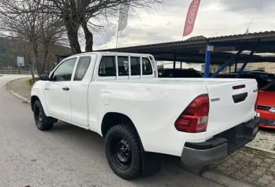 Sell Toyota Hilux 2018 - 29999 EUR, 257000 km - AUTO.MOTO.pt