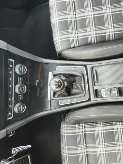 Vendo Volkswagen Golf 2014 - 17900 EUR, 195000 km - AUTO.MOTO.pt