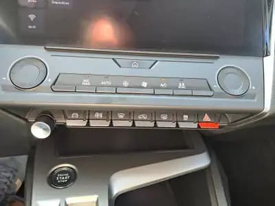 Vendo Peugeot 308 SW 2023 - 21990 EUR, 116470 km - AUTO.MOTO.pt