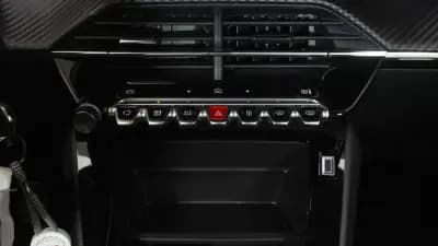 Vendo Peugeot 208 2024 - 16450 EUR, 29000 km - AUTO.MOTO.pt