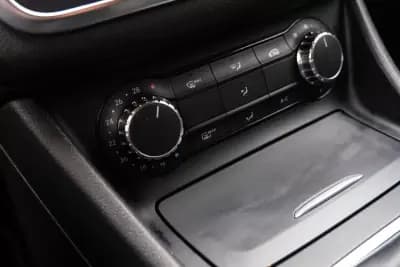 Vendo Mercedes-Benz CLA 180 2015 - 15900 EUR, 158000 km - AUTO.MOTO.pt