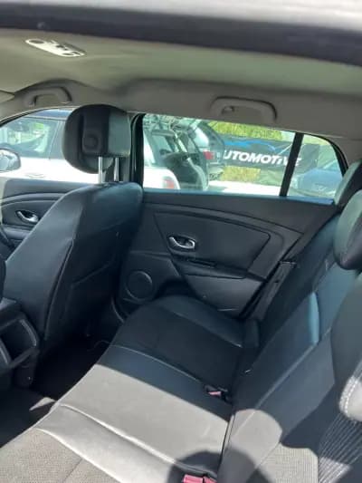 Sell Renault Mégane Break 2010 - 6999 EUR, 295000 km - AUTO.MOTO.pt