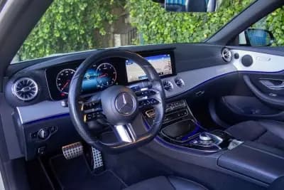 Vendo Mercedes-Benz E 220 2021 - 53900 EUR, 42200 km - AUTO.MOTO.pt