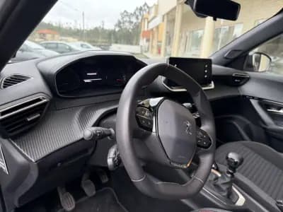 Vendo Peugeot 2008 2023 - 20900 EUR, 101000 km - AUTO.MOTO.pt