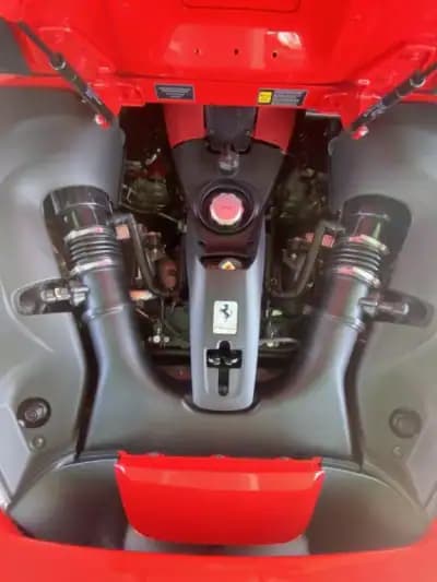 Sell Ferrari F8 Tributo 2022 - 425600 EUR, 4336 km - AUTO.MOTO.pt