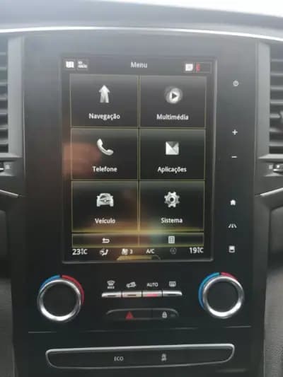 Vendo Renault Mégane 2019 - 17900 EUR, 96000 km - AUTO.MOTO.pt