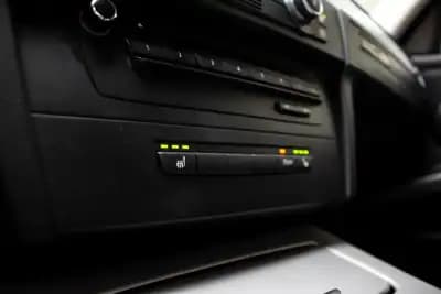 Sell BMW 318 2009 - 8990 EUR, 251602 km - AUTO.MOTO.pt