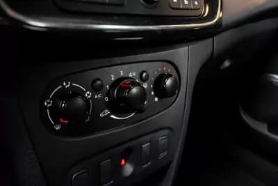 Vendo Dacia Sandero 2018 - 8350 EUR, 91565 km - AUTO.MOTO.pt