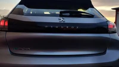 Sell Peugeot e-208 2021 - 17500 EUR, 49000 km - AUTO.MOTO.pt