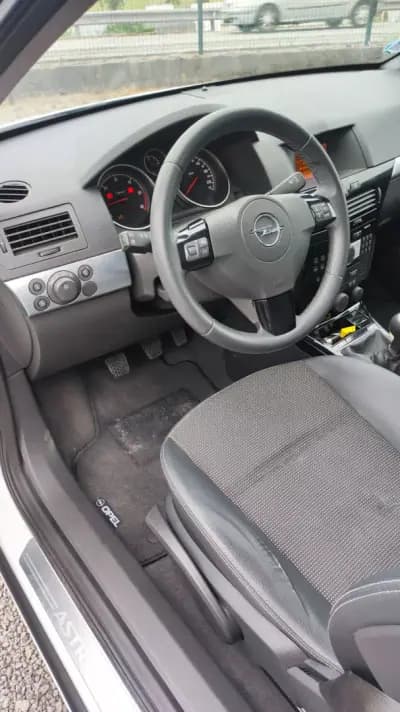 Vendo Opel Astra Caravan 2010 - 7398 EUR, 198797 km - AUTO.MOTO.pt