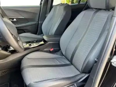 Vendo Peugeot e-2008 2022 - 21990 EUR, 30000 km - AUTO.MOTO.pt