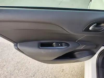 Sell Citroën C4 2015 - 9980 EUR, 157000 km - AUTO.MOTO.pt