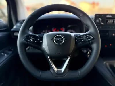 Vendo Opel Combo 2022 - 18450 EUR, 134000 km - AUTO.MOTO.pt