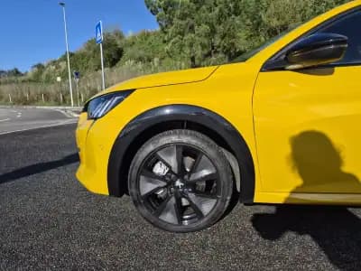 Sell Peugeot e-208 2021 - 18496 EUR, 33131 km - AUTO.MOTO.pt