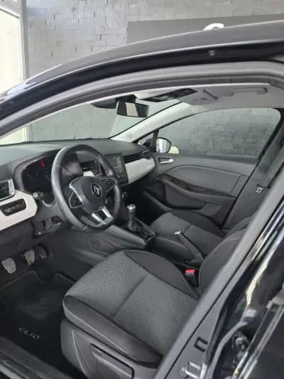 Sell Renault Clio 2023 - 15950 EUR, 58110 km - AUTO.MOTO.pt