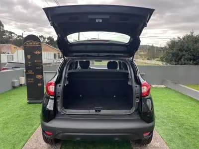 Vendo Renault Captur 2015 - 11900 EUR, 133000 km - AUTO.MOTO.pt