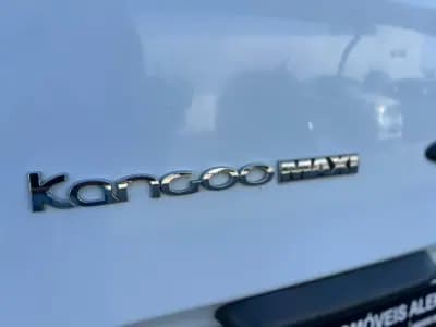 Vendo Renault Kangoo 2018 - 14500 EUR, 96074 km - AUTO.MOTO.pt