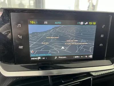 Vendo Peugeot e-2008 2022 - 21600 EUR, 30171 km - AUTO.MOTO.pt