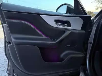 Sell Jaguar F-Pace 2016 - 30999 EUR, 144450 km - AUTO.MOTO.pt