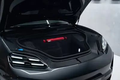 Sell Porsche Macan 2024 - 87950 EUR, 16000 km - AUTO.MOTO.pt