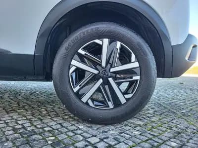 Vendo Peugeot 2008 2024 - 20700 EUR, 24657 km - AUTO.MOTO.pt