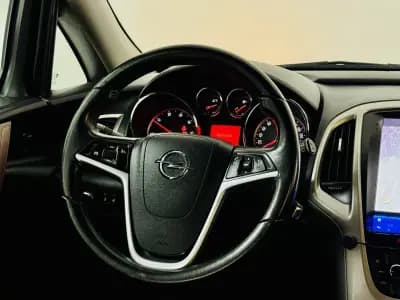 Vendo Opel Astra Sports Tourer 2011 - 6250 EUR, 235000 km - AUTO.MOTO.pt