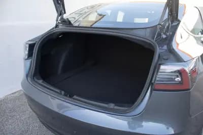 Vendo Tesla Model 3 2020 - 22999 EUR, 135693 km - AUTO.MOTO.pt