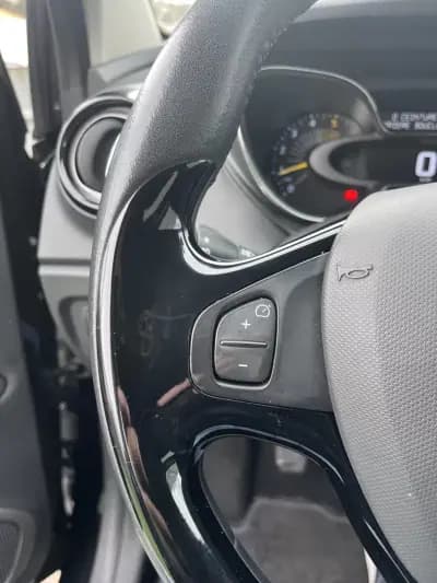 Vendo Renault Captur 2015 - 11900 EUR, 133000 km - AUTO.MOTO.pt