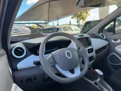 Vendo Renault Zoe 2019 - 16900 EUR, 25417 km - AUTO.MOTO.pt