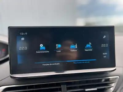 Vendo Peugeot 5008 2024 - 29750 EUR, 32015 km - AUTO.MOTO.pt